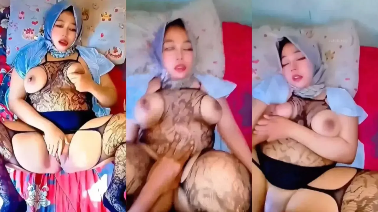 Percakapan indo Tante Hijab Aku Sange Butuh pejuhmu sayang... poster